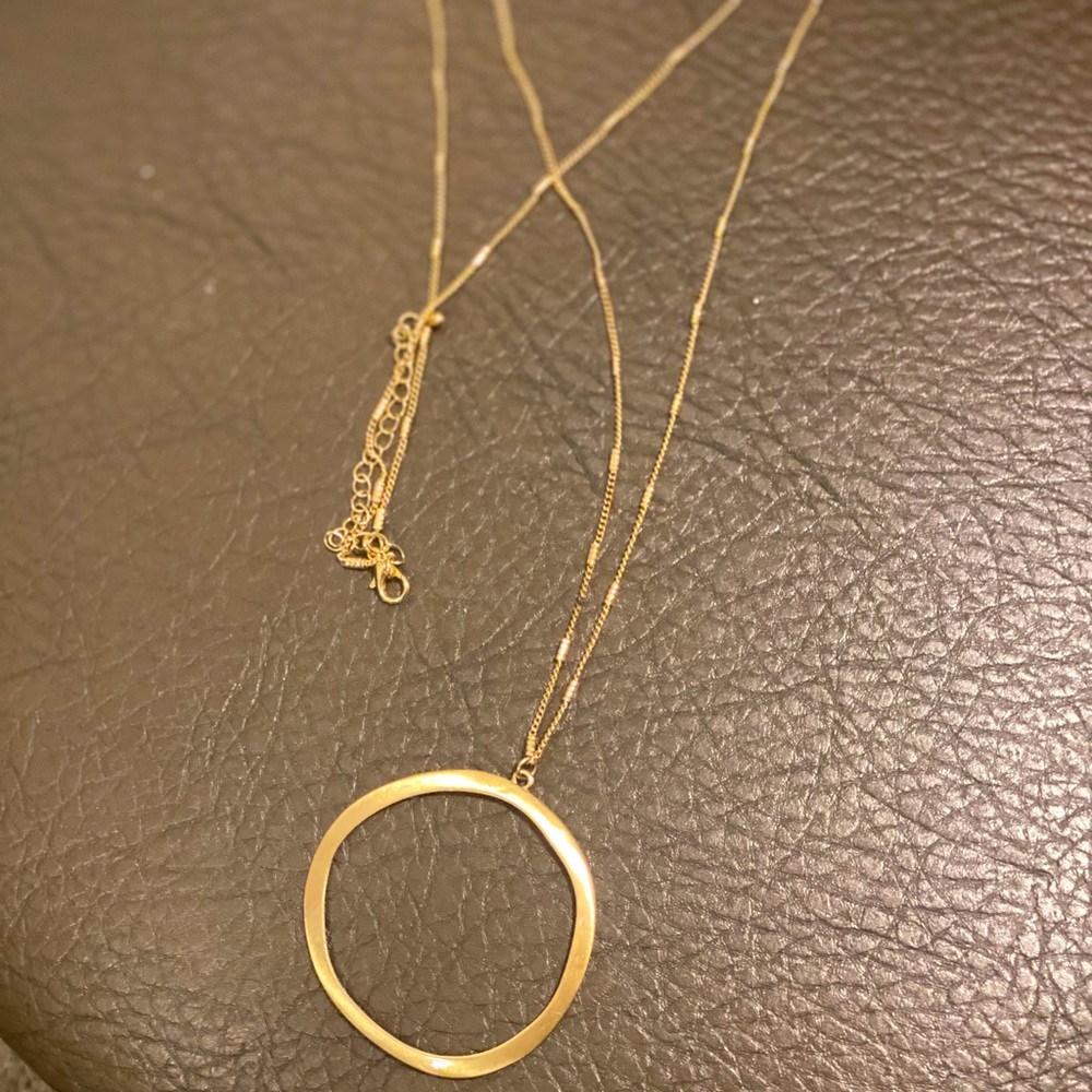 Gold circle necklace